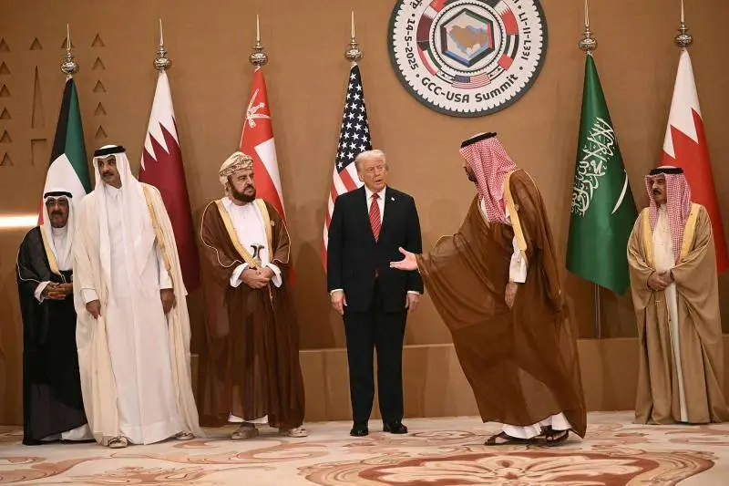 خلیج فارس در مسیر بازتعریف راهبردی - از اقتصاد نفتی تا تله اسرائیل؛ کالبدشکافی رفتار راهبردی کشورهای حاشیه جنوبی خلیج فارس