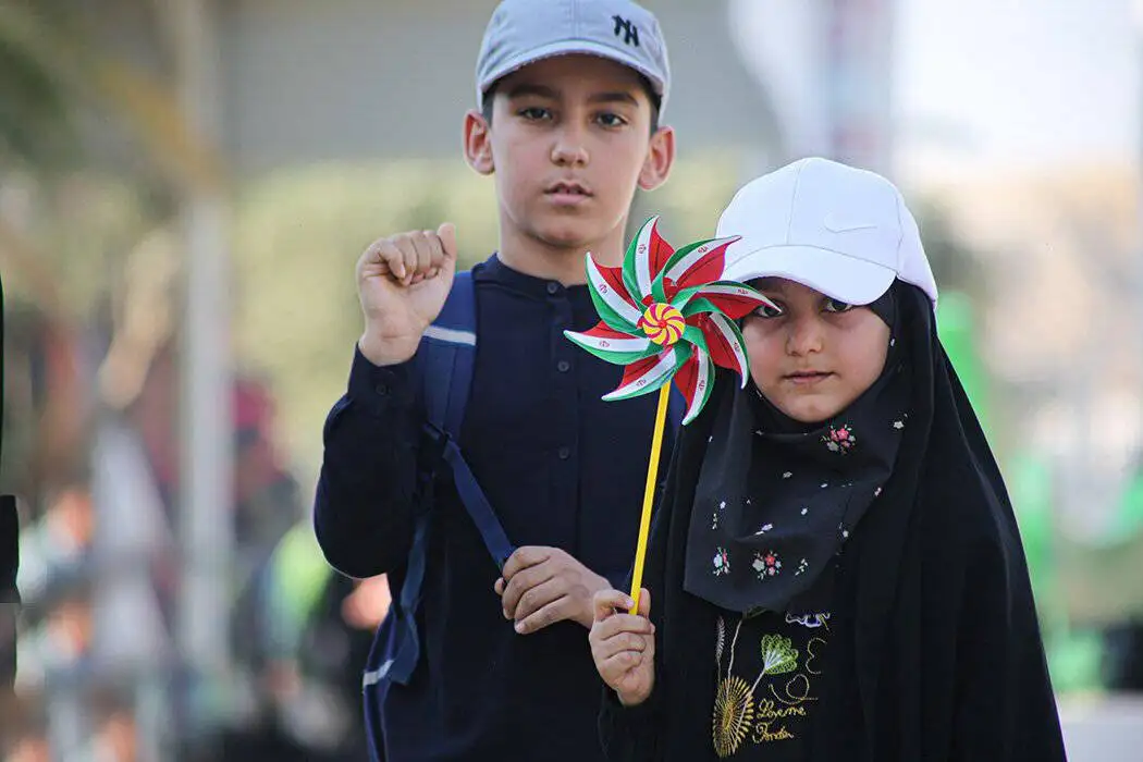 زائران کوچک - روایت تصویری از حضور کودکان زائر و میزبان در مسیر پیاده روی اربعین