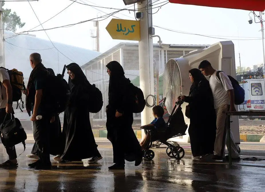 زائران کوچک - روایت تصویری از حضور کودکان زائر و میزبان در مسیر پیاده روی اربعین