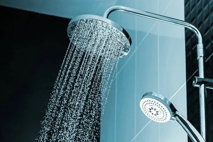 اصول صحیح حمام کردن؛ اشتباهی که هر روز چندین لیتر آب را هدر می دهد