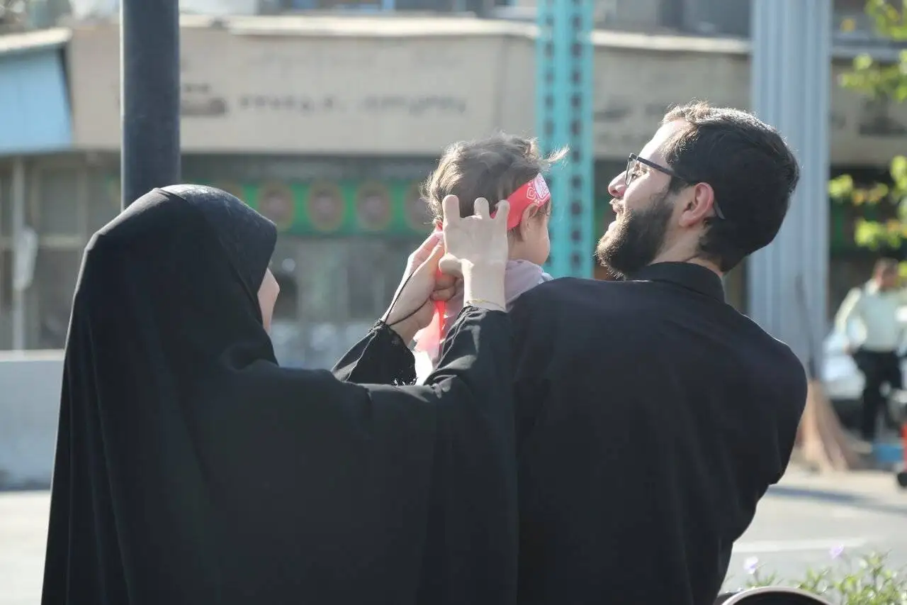 تصاویری از یک روز پیاده روی میلیونی جاماندگان اربعین از میدان امام حسین(ع) تا قبله تهران