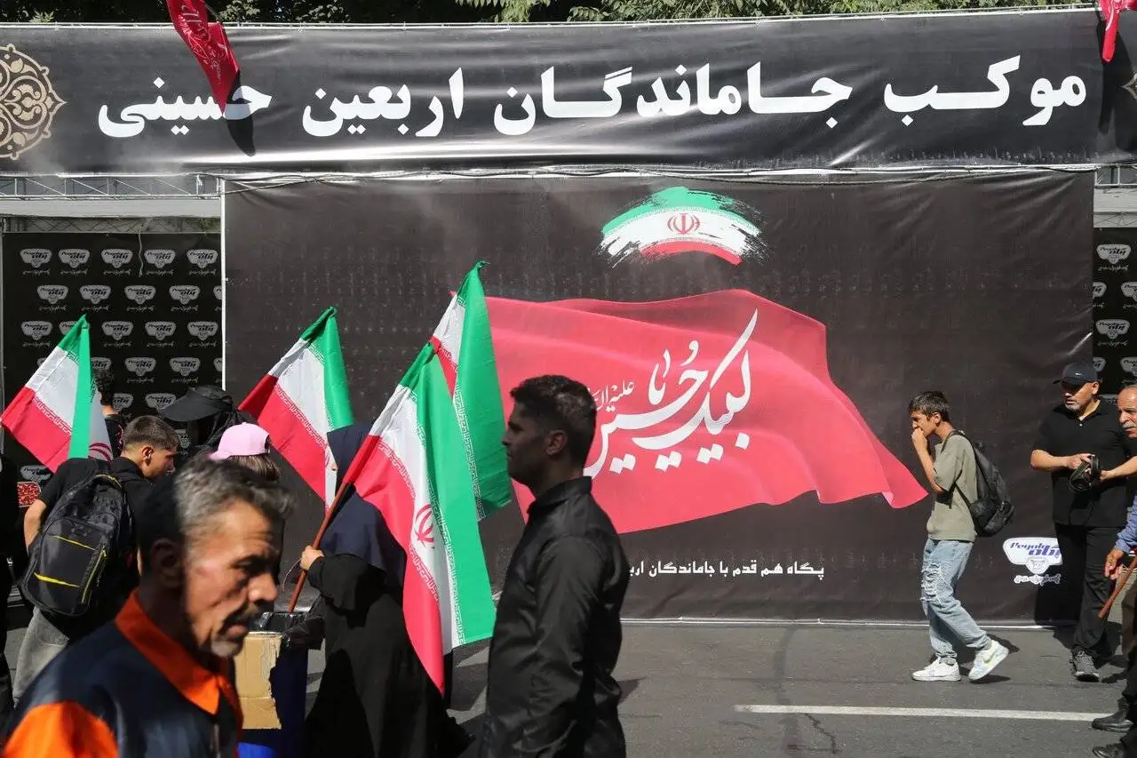 تصاویری از یک روز پیاده روی میلیونی جاماندگان اربعین از میدان امام حسین(ع) تا قبله تهران
