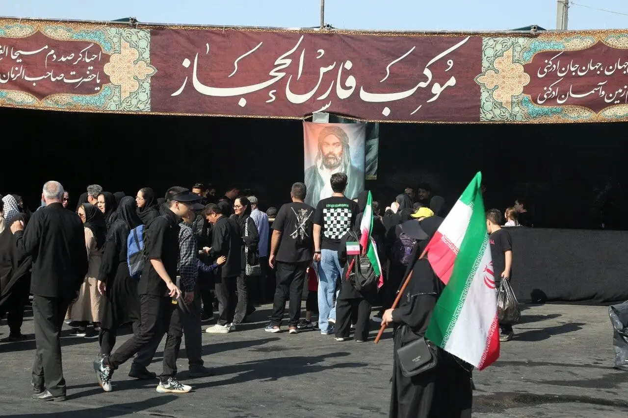 تصاویری از یک روز پیاده روی میلیونی جاماندگان اربعین از میدان امام حسین(ع) تا قبله تهران