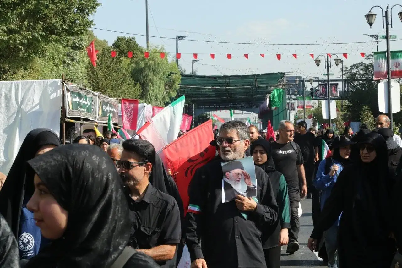 تصاویری از یک روز پیاده روی میلیونی جاماندگان اربعین از میدان امام حسین(ع) تا قبله تهران