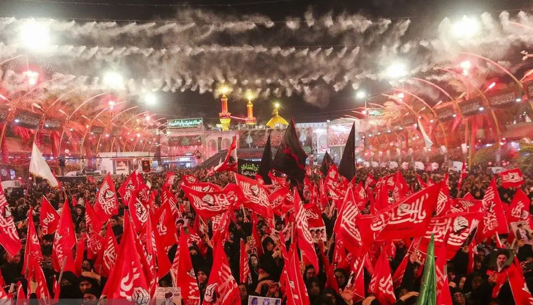 22 میلیون پروانه در مسیر عاشقی  -  روایتی از پرچم های سرخ خونخواهی که امسال در اربعین، در کنار عزای حسینی برافراشته شد