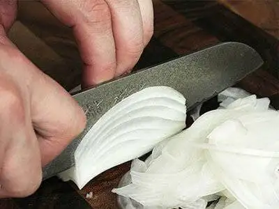می دانستید نحوه برش پیاز، طعم پیاز داغ چیپسی شما را تغییر می دهد؟