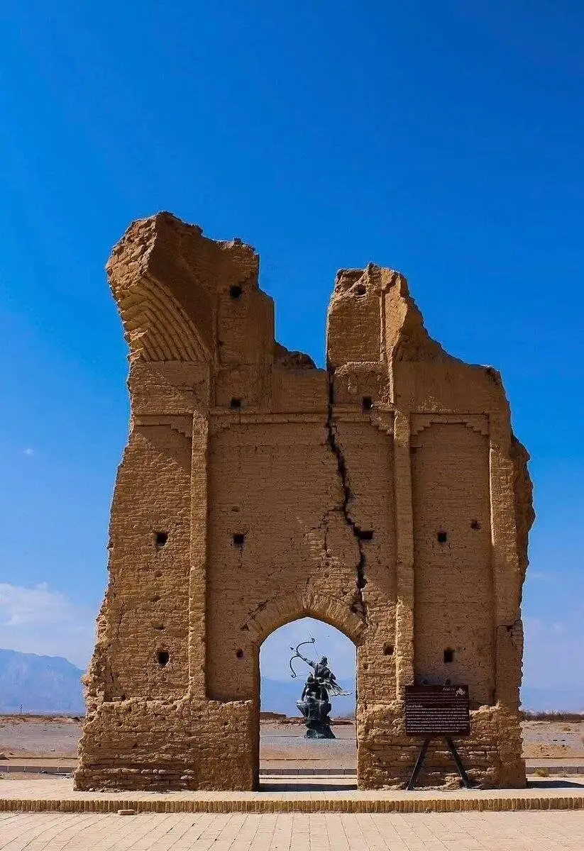 از حصار تا یادگار - آشنایی با برخی از دروازه های تاریخی ایران که همچنان پابرجا هستند