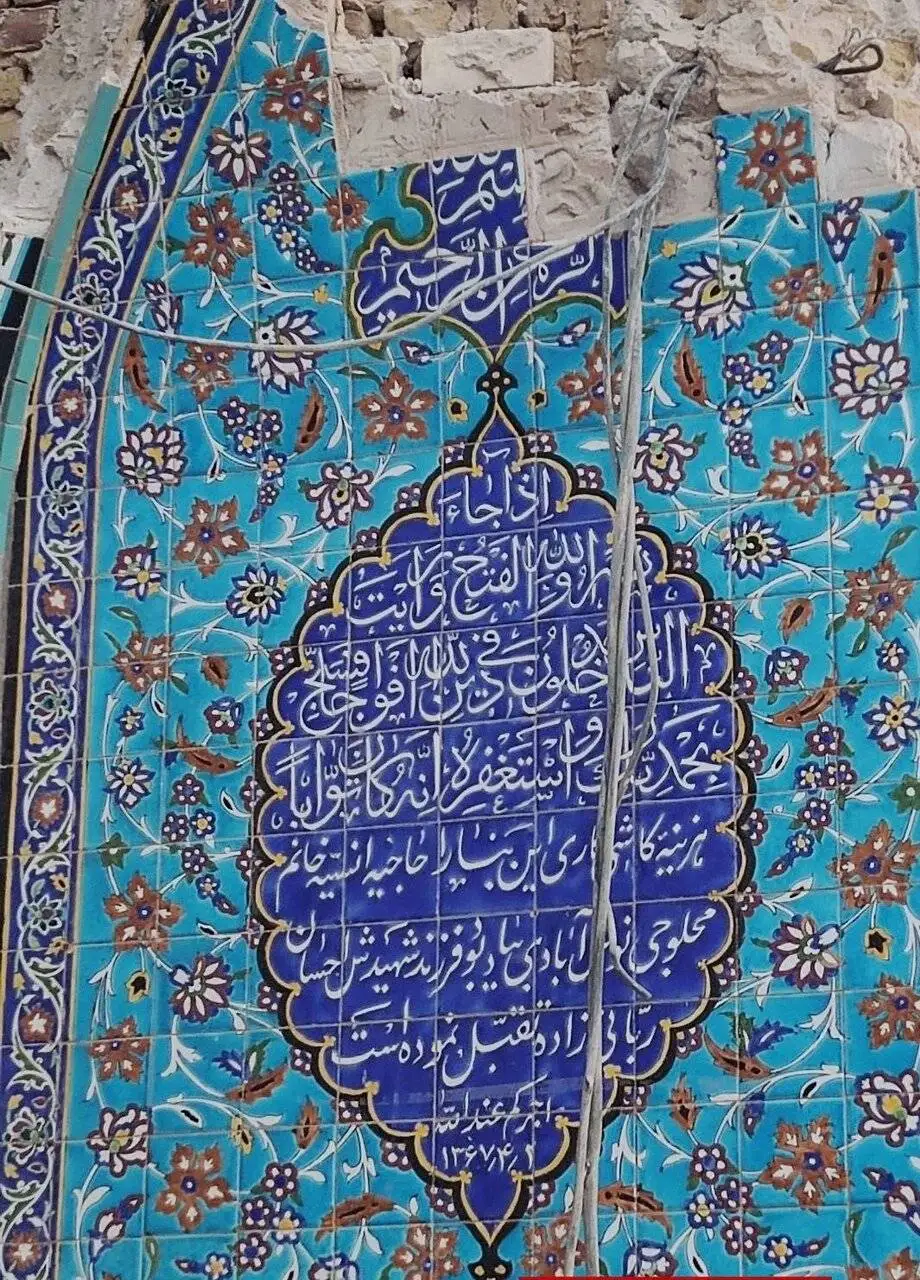 ماجرای تخریب سردر امامزاده محمد نوش آباد - میراث فرهنگی ادامه عملیات را متوقف کرد