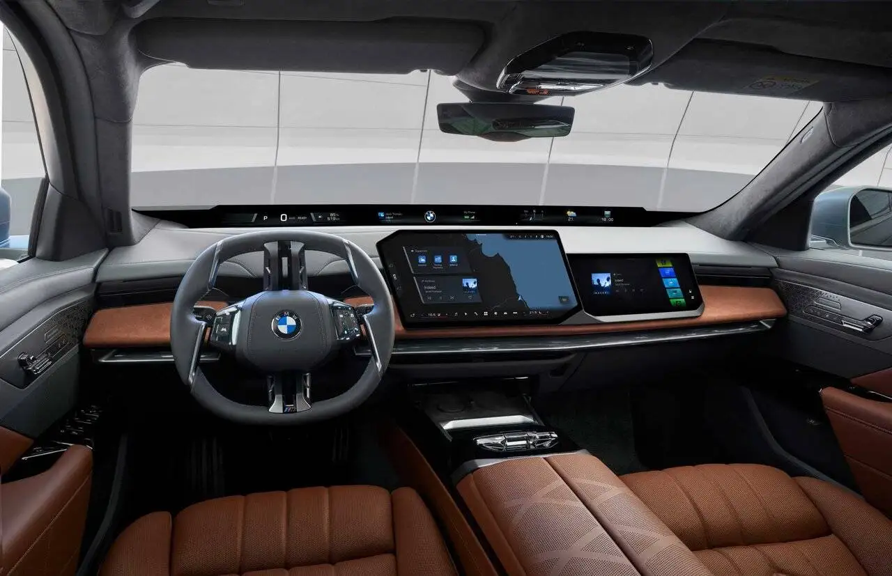 فناوری های کلاس جدید - پرچم دار سری 7 جدید bmw با یک صفحه سینمایی برای سرنشینان