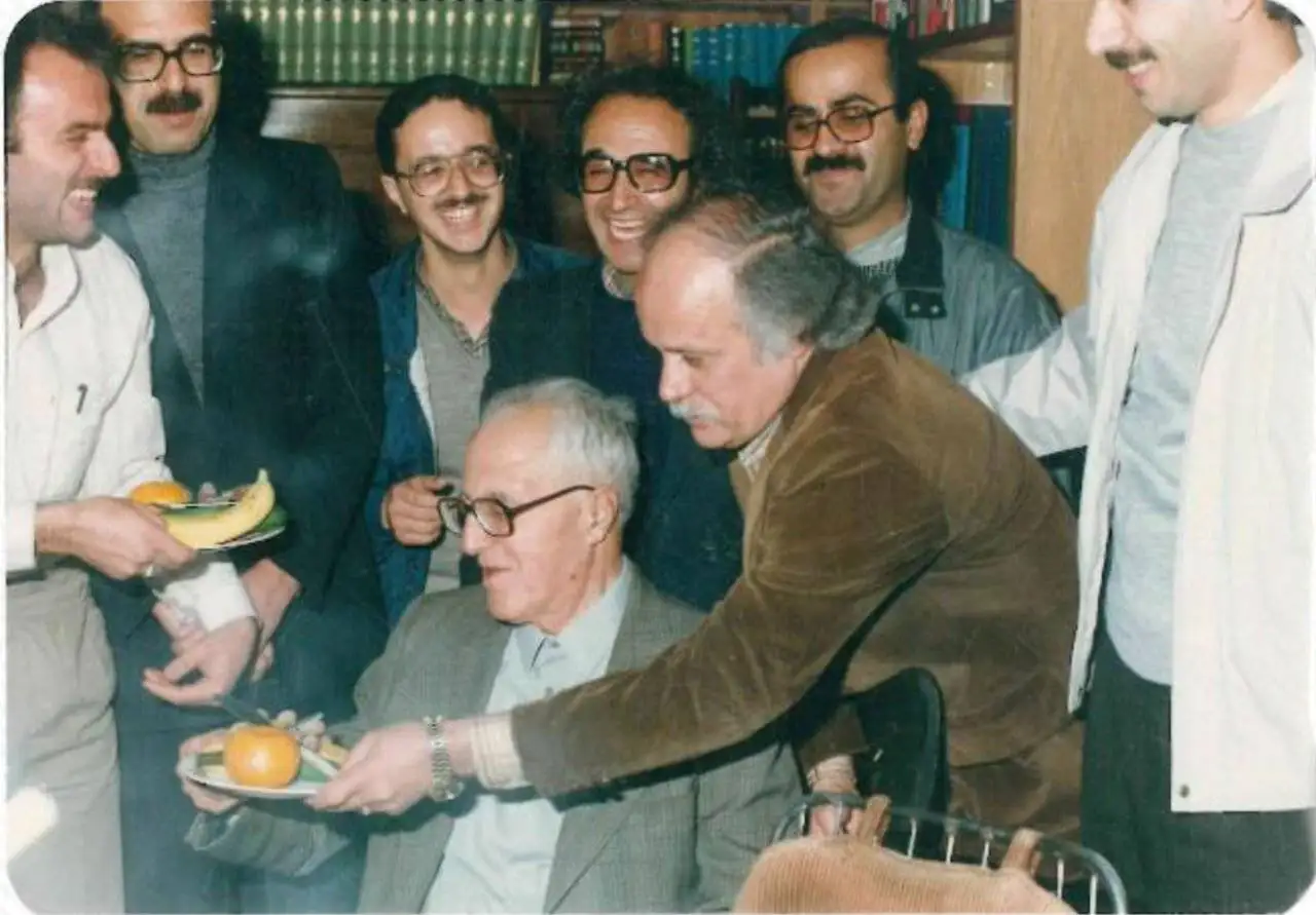 در مملکت ما تاریخ در ایجاد نابغه همیشه خست نشان داده است - آن که تجددخواهی را با بی دینی یکی می گیرد در اشتباه است