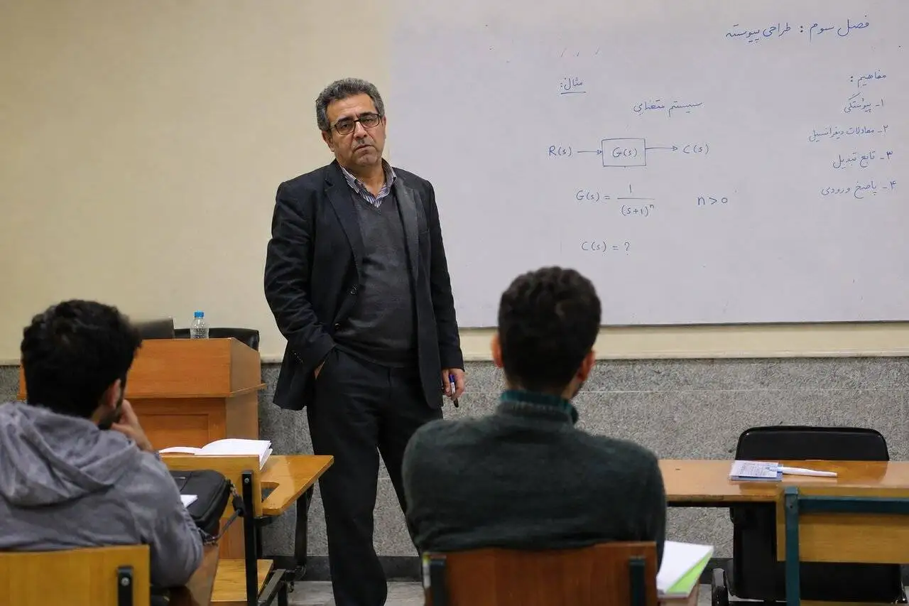 از انقلاب فرهنگی تا گزینش های ایدئولوژیک؛ دانشگاه های ایران چرا از جهان علم عقب افتادند؟ - کسی که اوایل انقلاب استاد اخراج می کرد خودش بعدتر اخراج شد