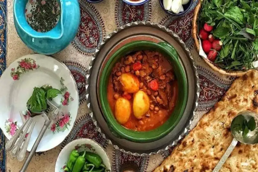 یک آبگوشت متفاوت از قم؛ درست کردن آبگوشت قنبید با گوشت و کلم قمری