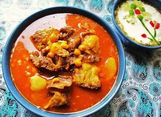یک آبگوشت متفاوت از قم؛ درست کردن آبگوشت قنبید با گوشت و کلم قمری