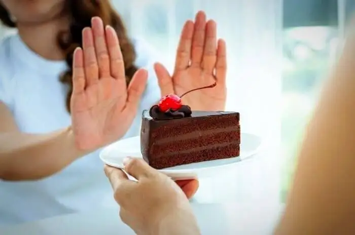 چرا مدام هوس شیرینی می کنیم؟؛ 9 علت و ترفند ساده برای کنترل آن