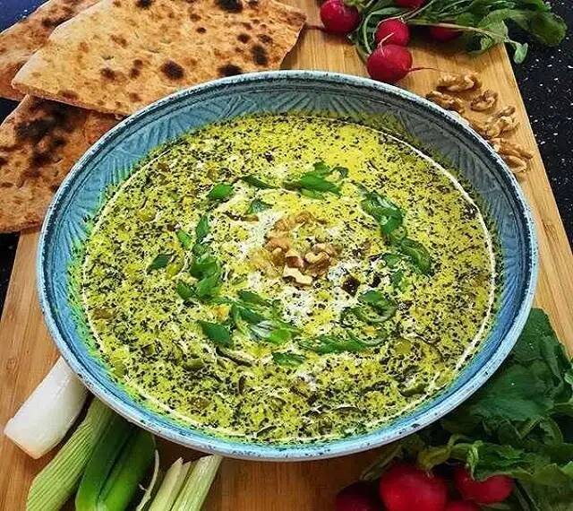 کال جوش؛ ماده اصلی این غذای ساده و فوری کشک است