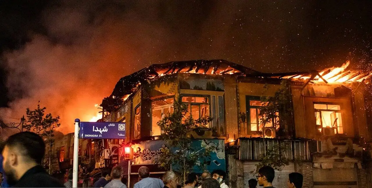 روایت کسبه از آتش سوزی بازار گرگان - آتش خاموش شد؛ اما خطر ادامه دارد