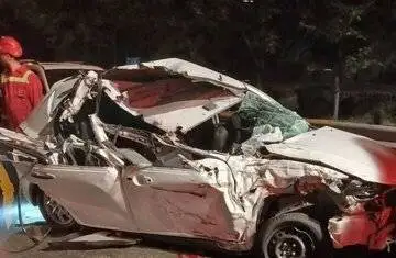 تصادف ناگوار بامدادی در تهران؛ 2 زن جوان از تیبا به بیرون پرتاب شدند و فوت شدند -  تصویر ناگوار خودرو