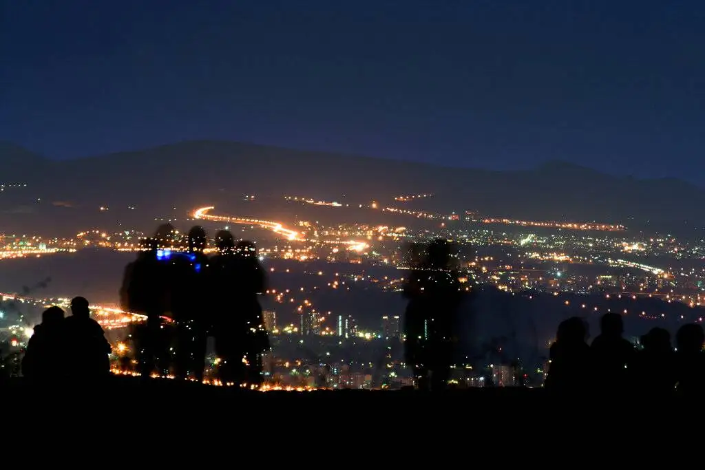 شب های تهران کجا برویم؟؛ 4 جای جذاب برای 4 مدل شب گردی