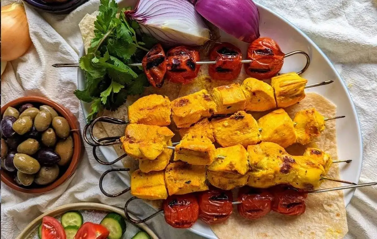برای مهمانی آخر هفته جوجه کباب ها را به این 3 روش مرینیت کنید