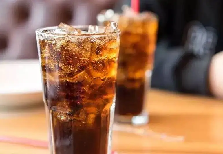 عادت به نوشابه رژیمی چه بلایی سر بدن می آورد؟