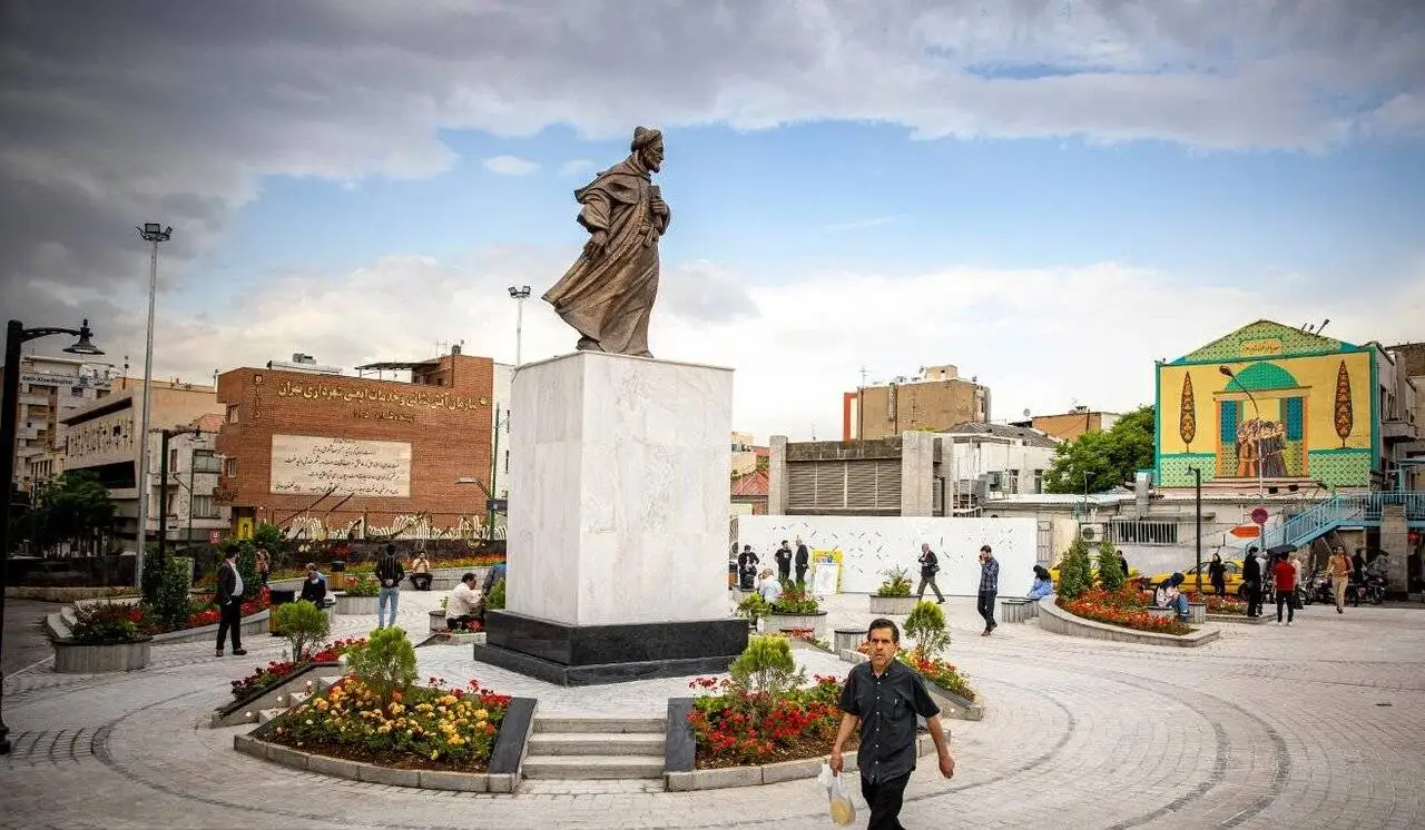 شاهدان خاموش شهر  -  گزارشی تصویری از تندیس های مشاهیر در تهران به بهانه رونمایی از تندیس کمال الملک