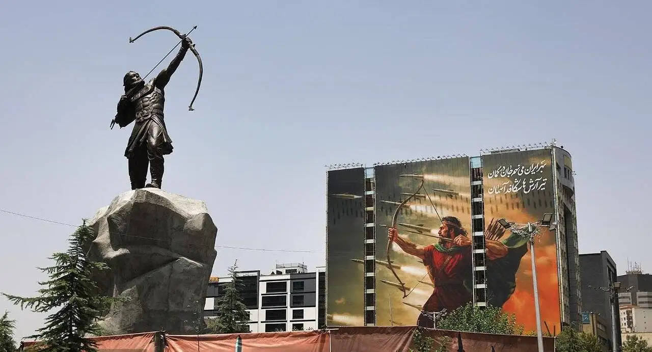 شاهدان خاموش شهر  -  گزارشی تصویری از تندیس های مشاهیر در تهران به بهانه رونمایی از تندیس کمال الملک