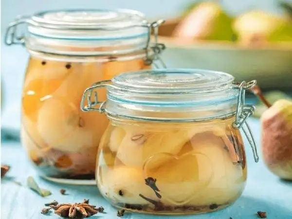 ترشی گلابی خانگی؛ چاشنی متفاوت و خوش طعم برای کنار غذا + درست کردن