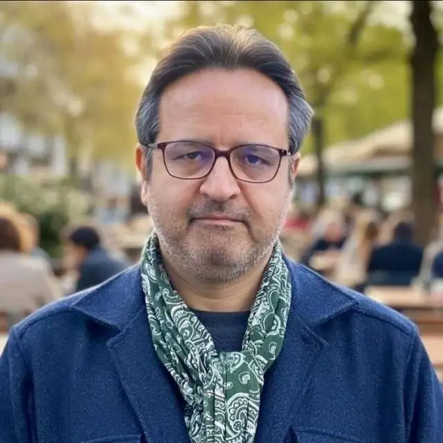 خطر چمدان هایی که بدون مهاجرت بسته می شود - وقتی بدون رفتن، از جامعه فاصله می گیریم
