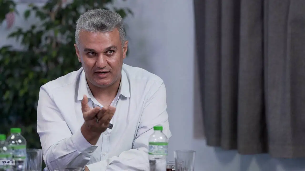 سرشماره v.behdasht نه پیام دارد نه کسی به آن توجه می کند - (اگر پیامی به درد کسی بخورد خودش بلد است آن را از اسپم خارج کند)
