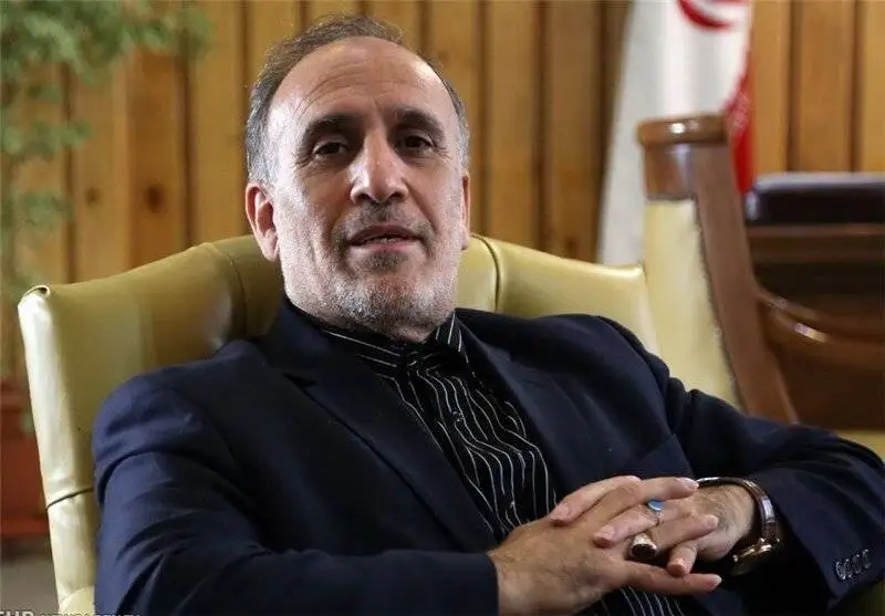 معاون پیشین بانک مرکزی: 85 درصد تسهیلات بانکی به نهادها و شرکت های دولتی رسیده - حقوق کارمندان 500 دلار نیست؛ کمتر از 250 دلار است