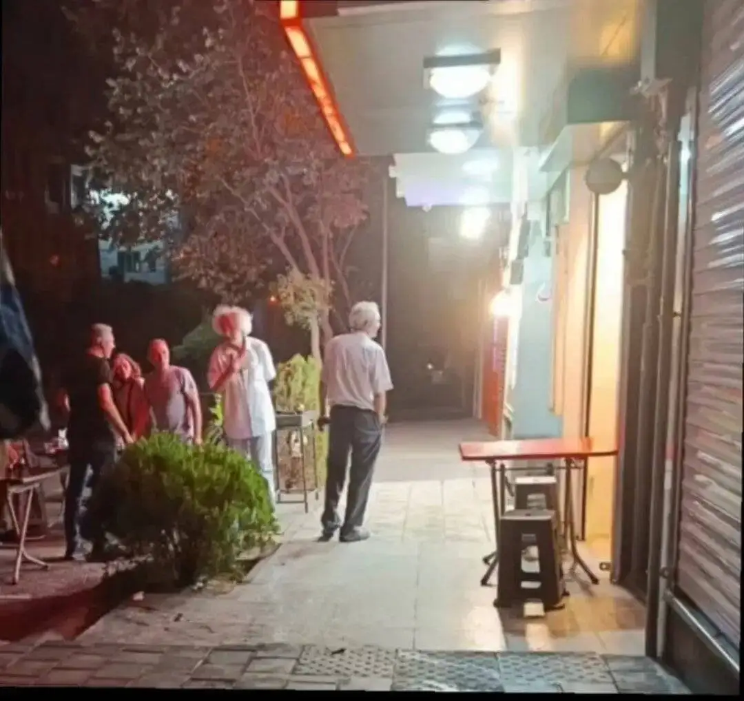 تصویر  -  تصاویر تازه از محسن نامجو در خیابان ]ای تهران