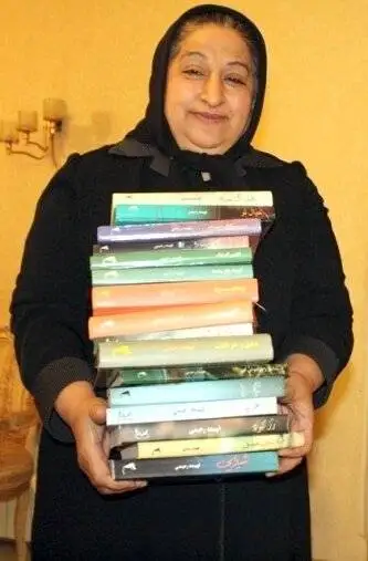 فرزند فهیمه رحیمی: خیلی ها گمان می کنند کتاب های مادرم از سر شانس، پرفروش شد