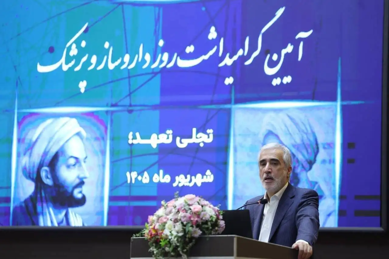 معاون وزیر بهداشت: افزایش قیمت دارو اجتناب ناپذیر، اما هم مردم ناراضی اند هم صنعت  -  هلدینگ های دولتی دارو باید در شرایط بحران بیشتر نقش آفرینی کنند