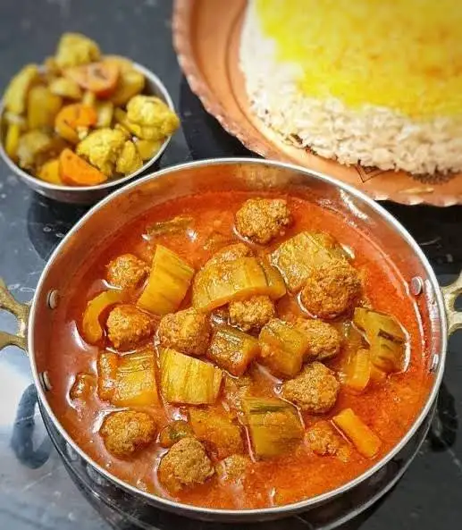 خورش خیار چنبر با گوشت قلقلی؛ طعم متفاوتی که عاشقش می شوید