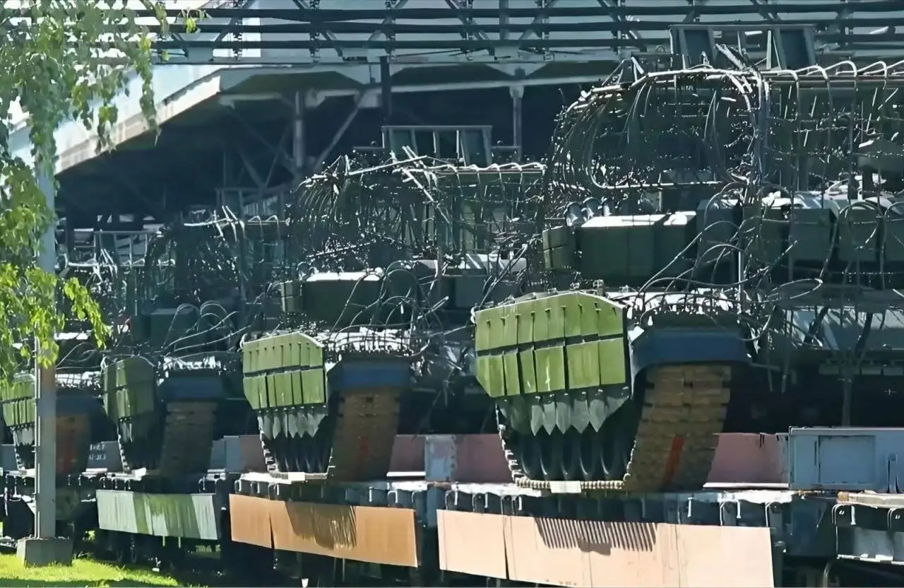 ارتش روسیه به تانک های جدید t-90m مجهز شد + عکس
