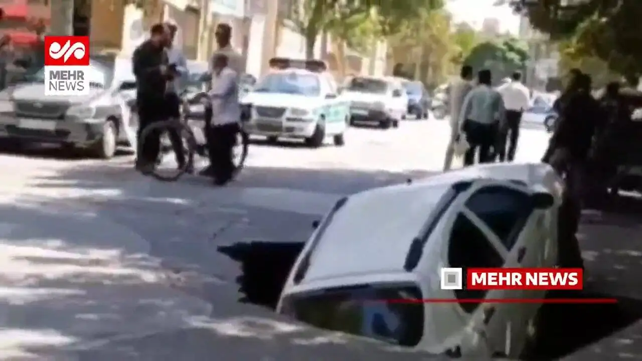 خودروی کوییک توسط زمین بلعیده شد - عکس