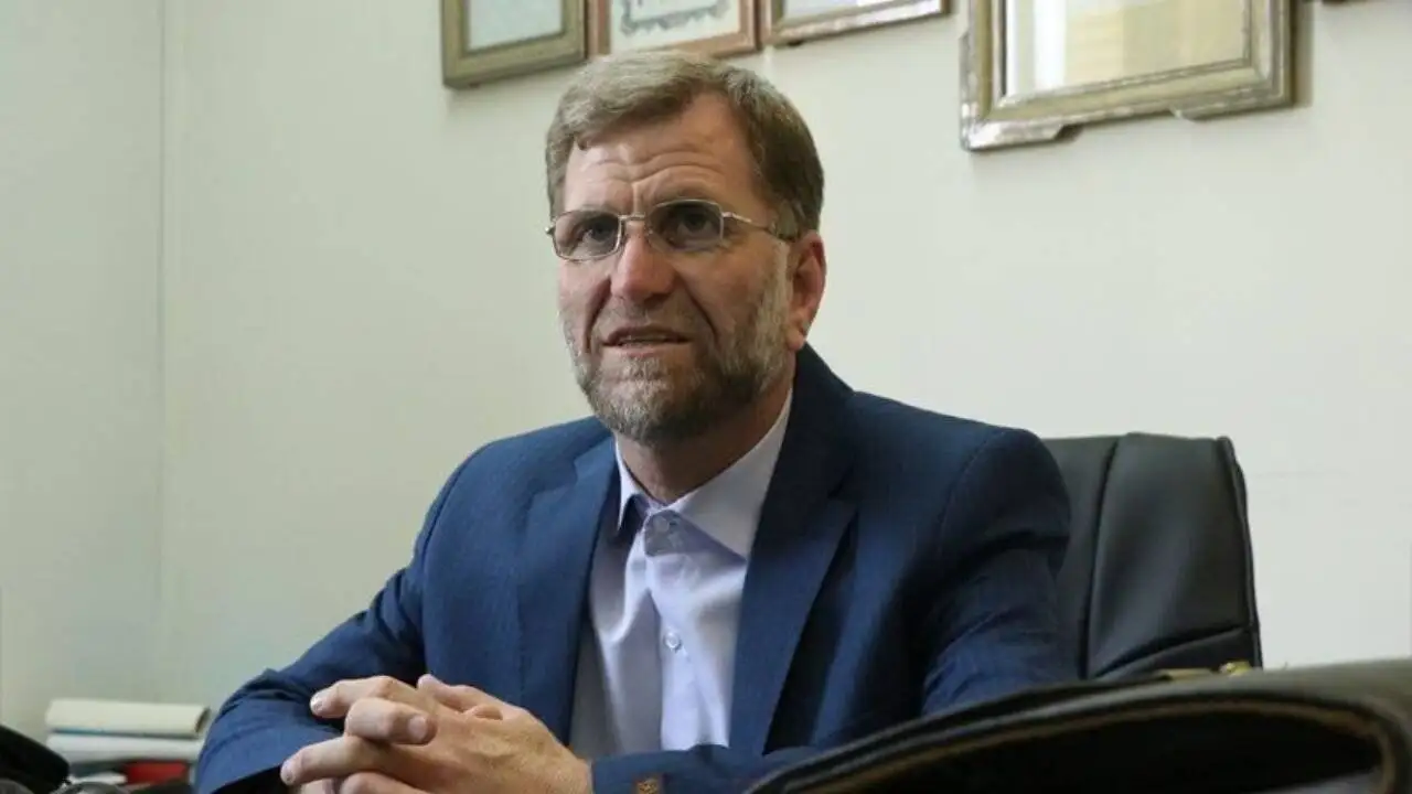 گرانی دلار خواسته دشمن است  -  در جنگ باید جلوی نوسان قیمت ها را گرفت  -  افزایش قیمت دلار نهایتا کسری بودجه را بیشتر می کند