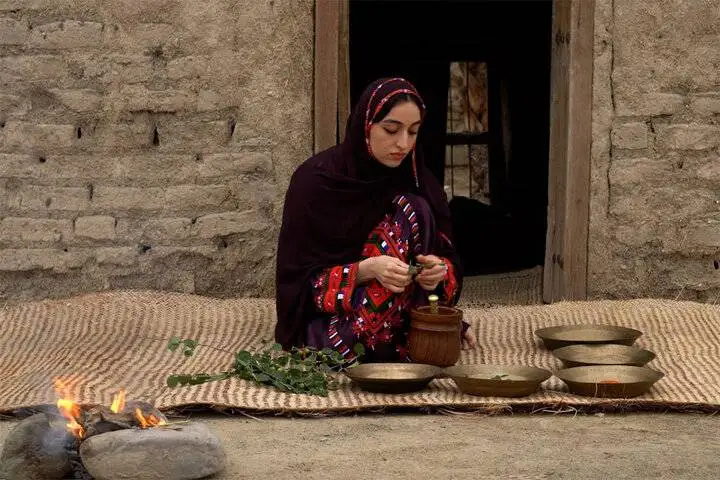 از زنی مستقل و مقتدر به  نام (گل بی بی) در ایران 1269 شمسی تا اسناد و مدارک حمله عراق به ایران