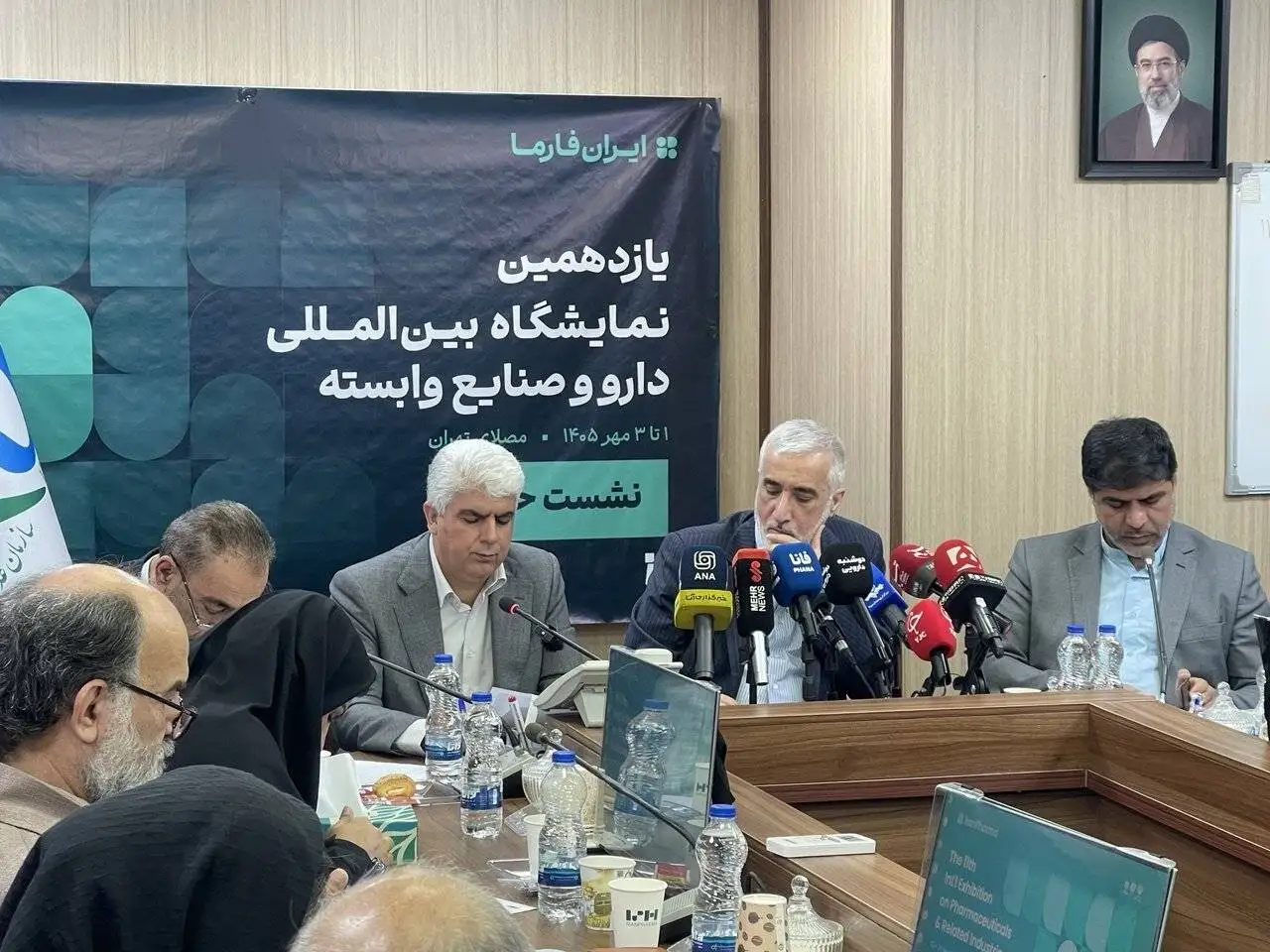 267 هزار میلیارد تومان بدهی به شرکت های پخش دارو - صنعت دارو نباید برای زنده ماندن التماس کند