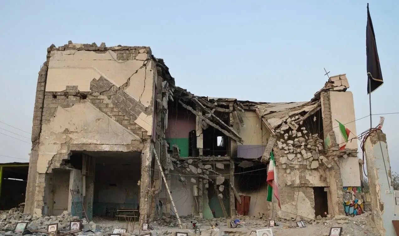 زنگ مهر در مدرسه لاله ها - روایتی تصویری از تلاش جهادگران دانشجو برای بازسازی مدرسه شجره طیبه میناب در آستانه ماه مهر