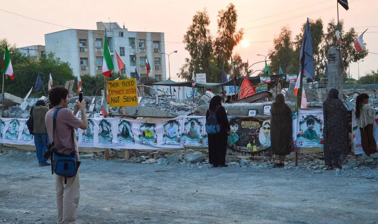 زنگ مهر در مدرسه لاله ها - روایتی تصویری از تلاش جهادگران دانشجو برای بازسازی مدرسه شجره طیبه میناب در آستانه ماه مهر