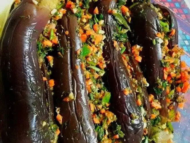 درست کردن ترشی بادمجان بوشهری؛ ترشی تند و ملس جنوبی با تمر هندی