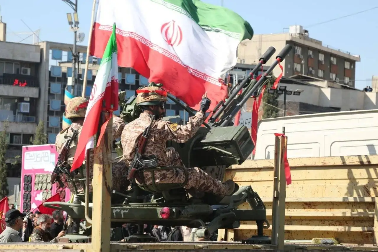 یک ایران جانفدا... - روایتی تصویری از حضور پرشور اقشار مختلف مردم در رزمایش بزرگ جانفدایان