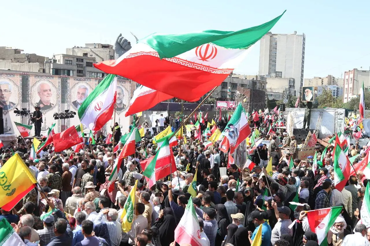 یک ایران جانفدا... - روایتی تصویری از حضور پرشور اقشار مختلف مردم در رزمایش بزرگ جانفدایان