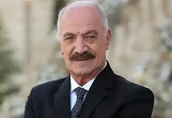 بهمن فرمان آرا در پاسخ به چرا (مهاجرت معکوس)؟ چون این جا مال ما هم هست - از (پیوند احساسی با وطن از راه دور) تا (حق مسلم شهروندی)