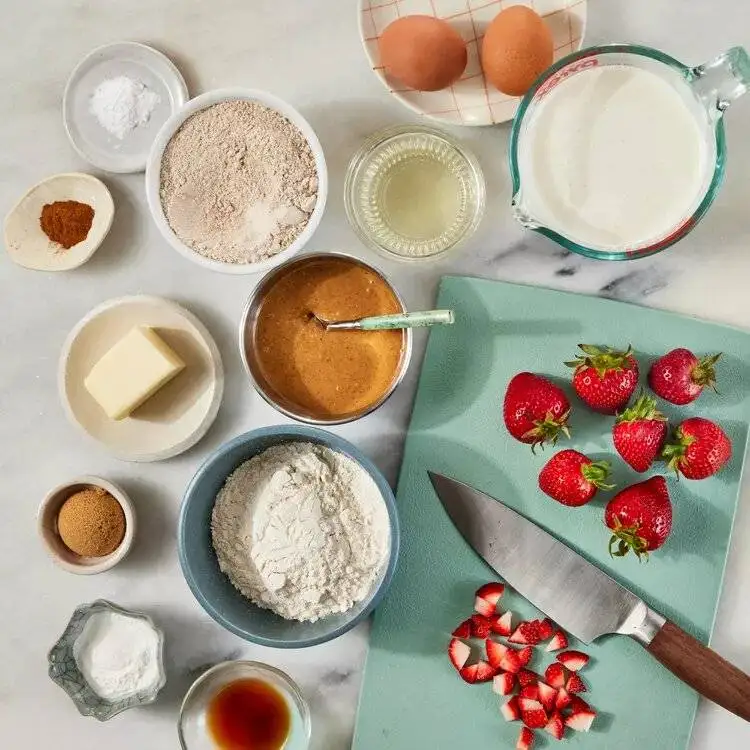 پنکیک خوشمزه با کره بادام زمینی؛ صبحانه ای سالم برای آغاز روز - چطور پنکیک های پف دار درست کنیم؟