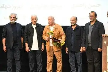 تجلیل از پیشکسوتان صدا با حضور اصغر فرهادی - تصویر دیده می شود اما صدا در خاطره ها می ماند