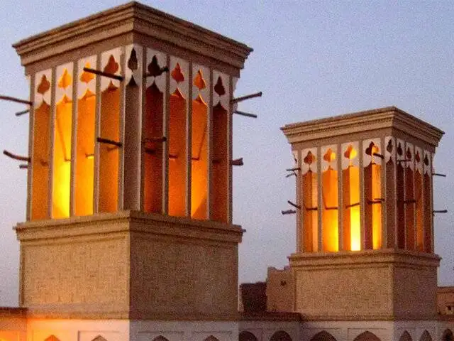 بادگیر؛ شاهکار معماری ایرانی برای مقابله با گرمای کویر - این کولر طبیعی چگونه بدون برق خانه را خنک می کرد؟