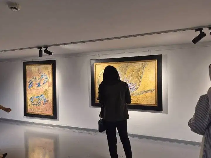 فکر می کنند کسی که مذهبی می نویسد، کلاس کارش پایین است!