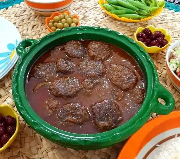گمج کباب؛ این غذا با سبزی محلی چوچاق طعم دیگری دارد